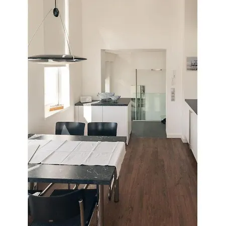 Lively In * نورديرني